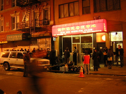 Better shot of the line ... see the Bootie banner?
