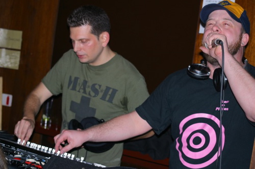 Lobsterdust with DJ Freddy, rockin the mic like a vandal 